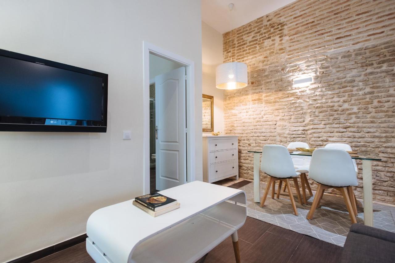Cozy Apartment In House-Palace With Private Patio Sevilla Bagian luar foto