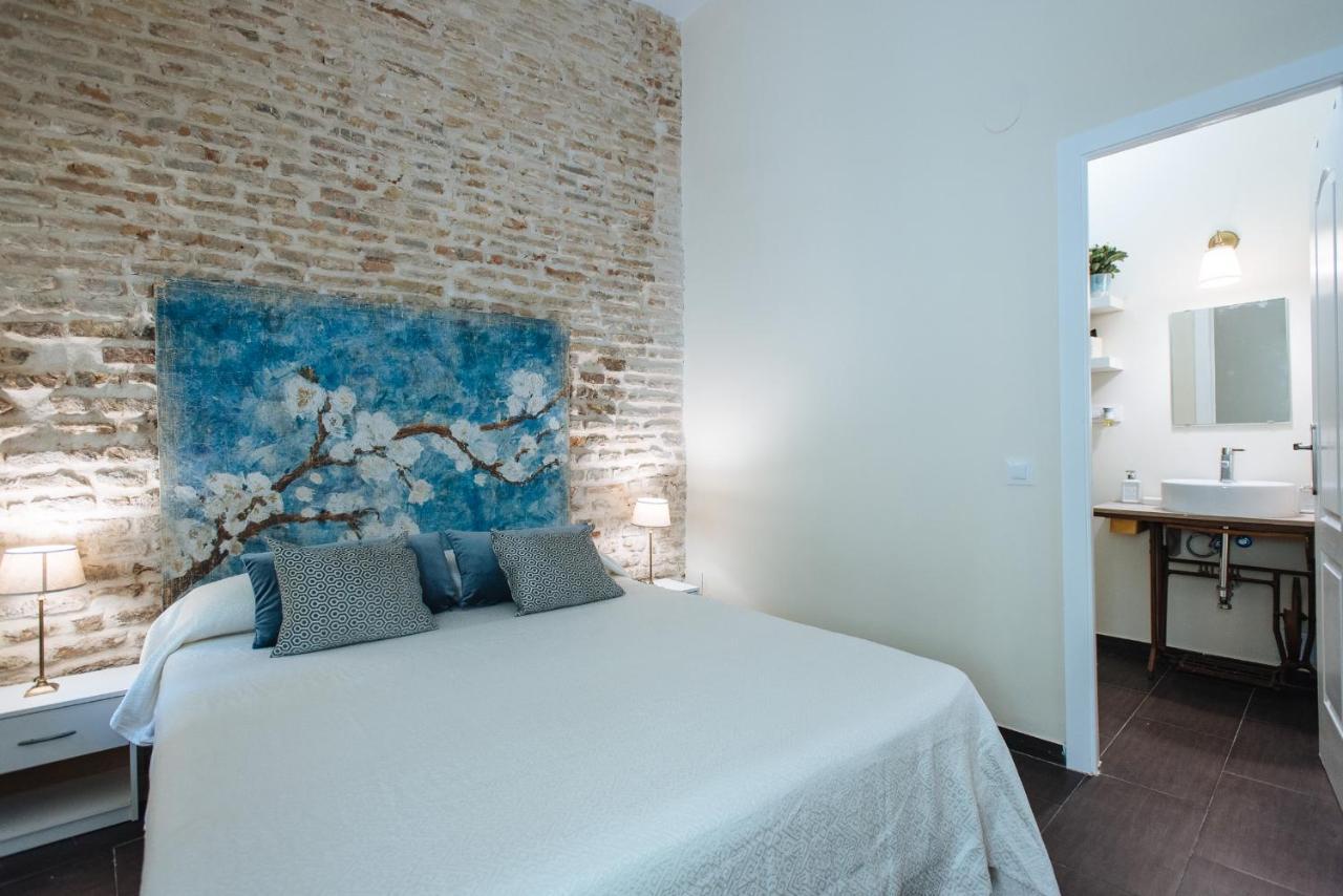 Cozy Apartment In House-Palace With Private Patio Sevilla Bagian luar foto