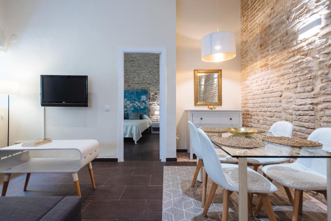Cozy Apartment In House-Palace With Private Patio Sevilla Bagian luar foto