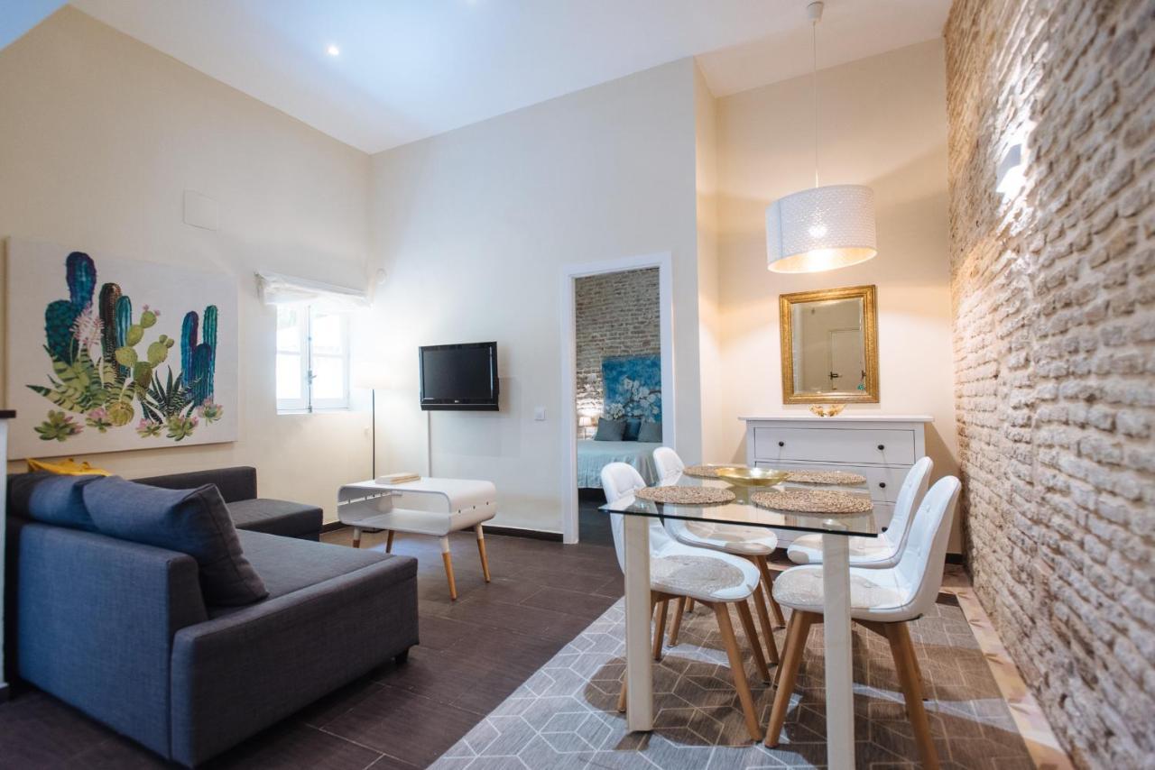 Cozy Apartment In House-Palace With Private Patio Sevilla Bagian luar foto
