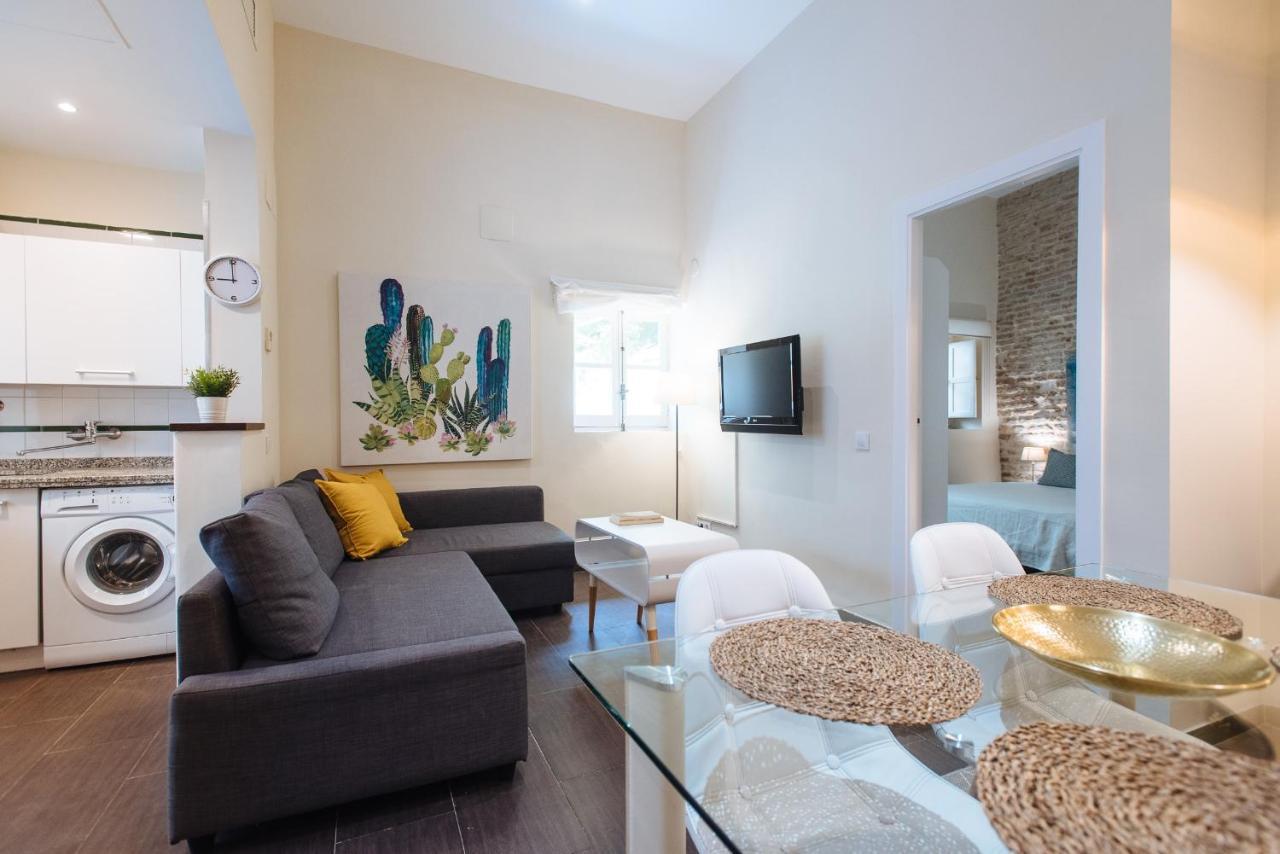 Cozy Apartment In House-Palace With Private Patio Sevilla Bagian luar foto