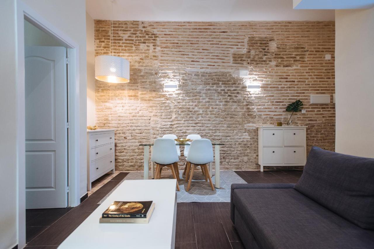 Cozy Apartment In House-Palace With Private Patio Sevilla Bagian luar foto
