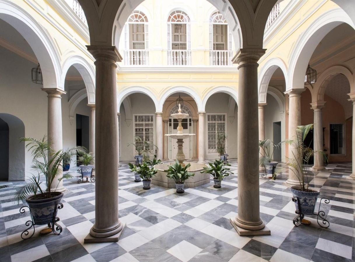Cozy Apartment In House-Palace With Private Patio Sevilla Bagian luar foto