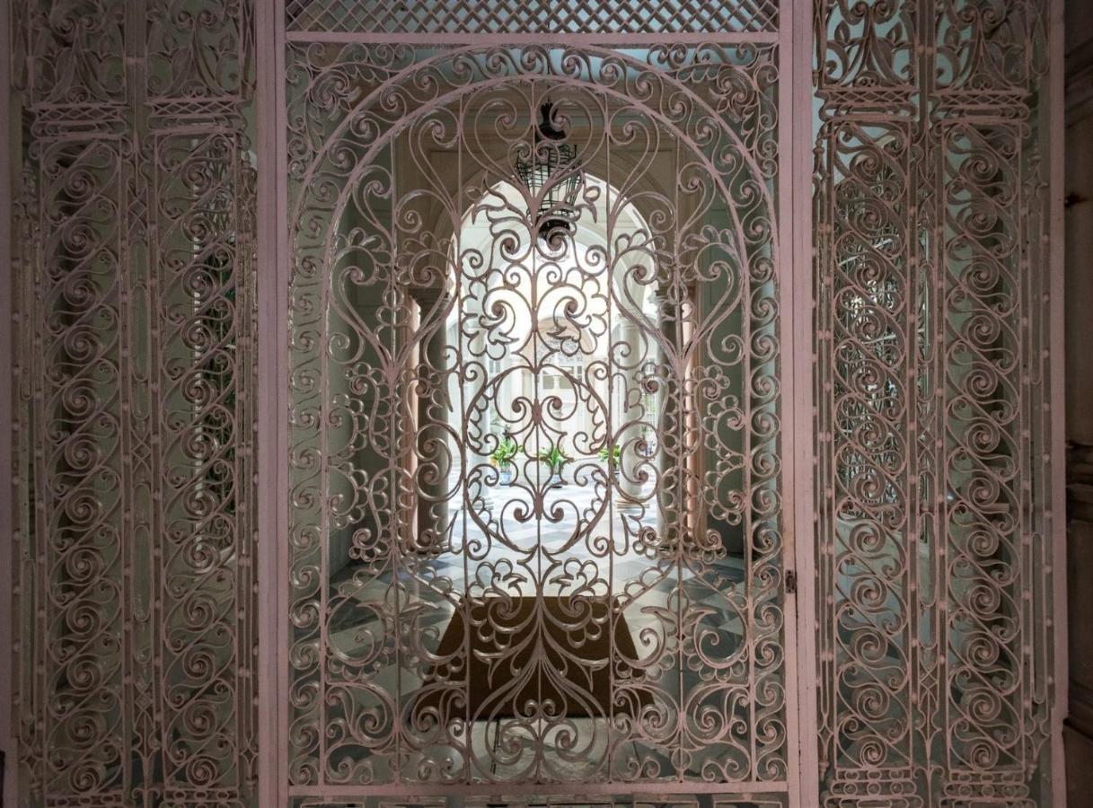 Cozy Apartment In House-Palace With Private Patio Sevilla Bagian luar foto