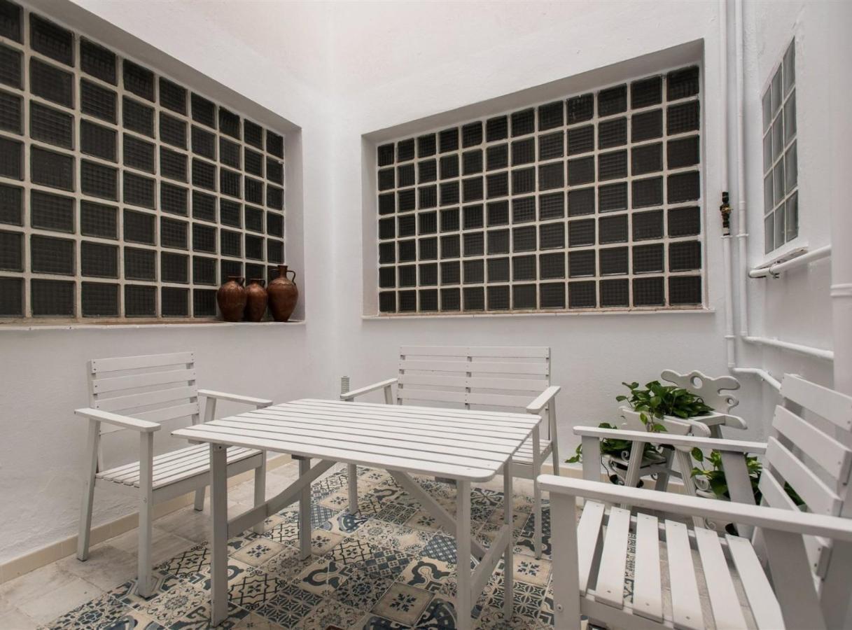 Cozy Apartment In House-Palace With Private Patio Sevilla Bagian luar foto